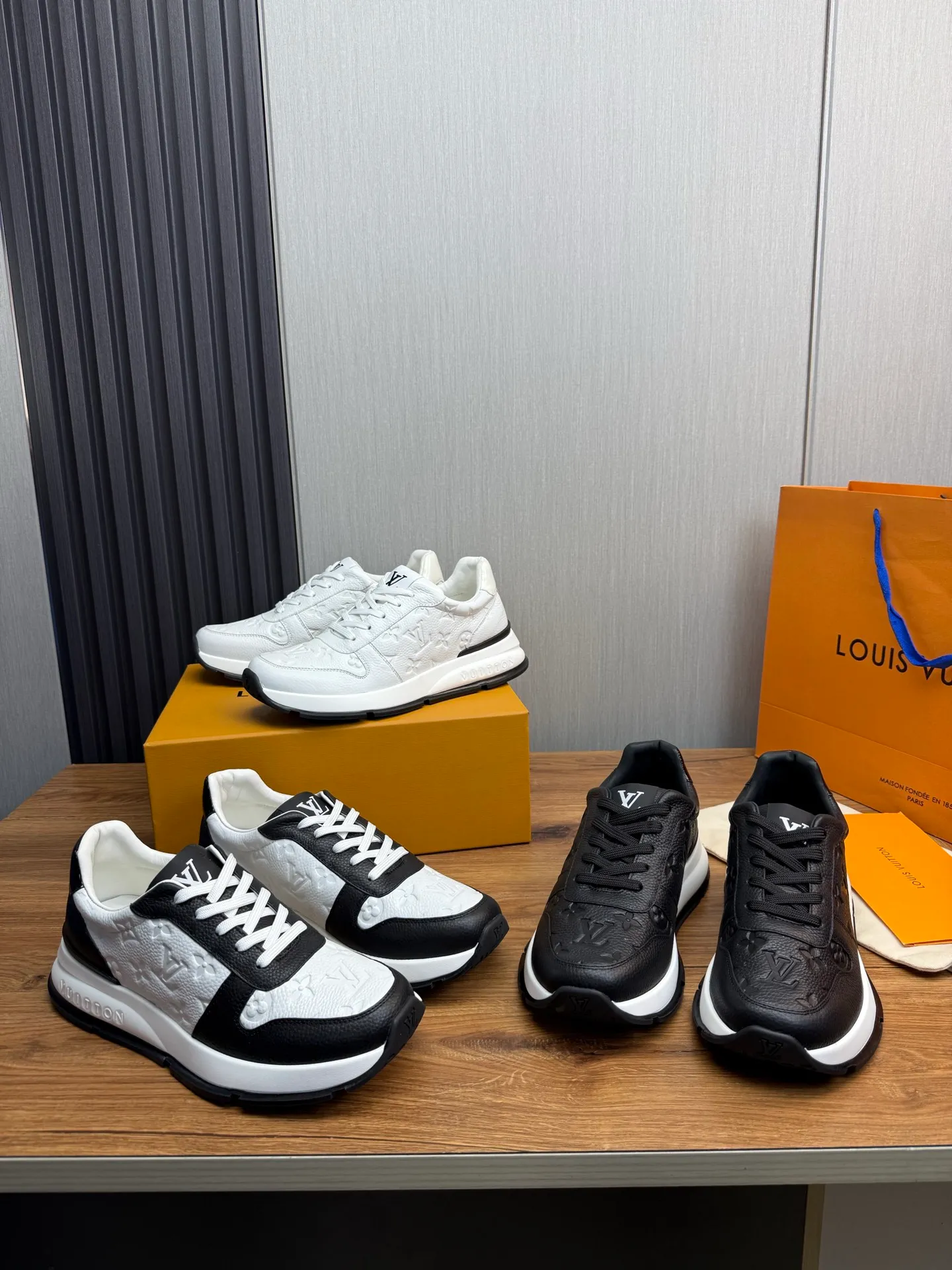 Men's men's shoes 💰840💰 LOUIS VUITTON [Luden Yiwei] The new trendy Lv is on the market 🎁, casual and fashionable men's shoes 👟Original 1:1 shipment✅ The upper is made of imported brand leather + cowhide lining, the original wear-resistant rubber outsole, the version is simple and elegant, exclusive for trendy men. 38-44 (customized at 38.45)